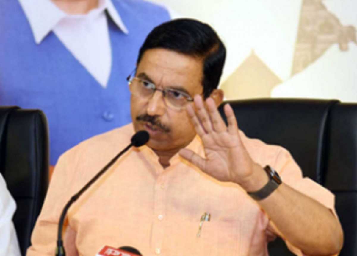 केंद्रीय मंत्री प्रल्हाद जोशी ने की श्री राम सेना को बम से उड़ाने की धमकी की जांच की मांग