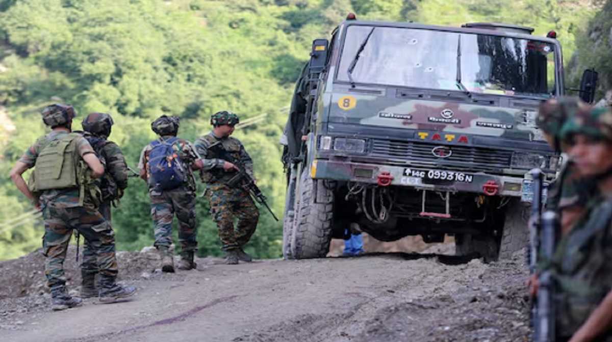 जम्मू-कश्मीर : कुपवाड़ा में सुरक्षाबलों और आतंकियों के बीच मुठभेड़, तीन जवान घायल जम्मू-कश्मीर : कुपवाड़ा में सुरक्षाबलों और आतंकियों के बीच मुठभेड़, तीन जवान घायल
