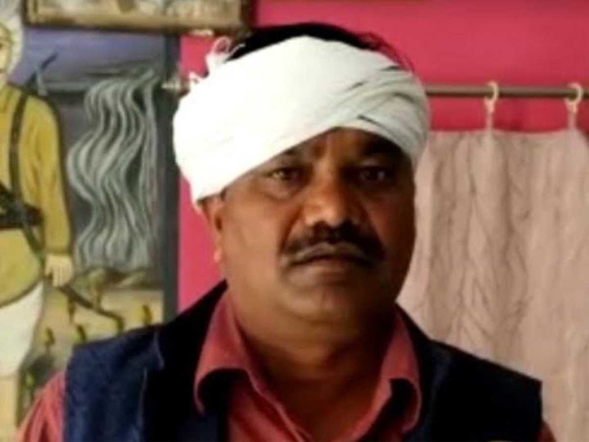 एक शिक्षक को राहुल गांधी से मिलना पड़ा महंगा, हुआ निलंबित, ये है पूरा मामला