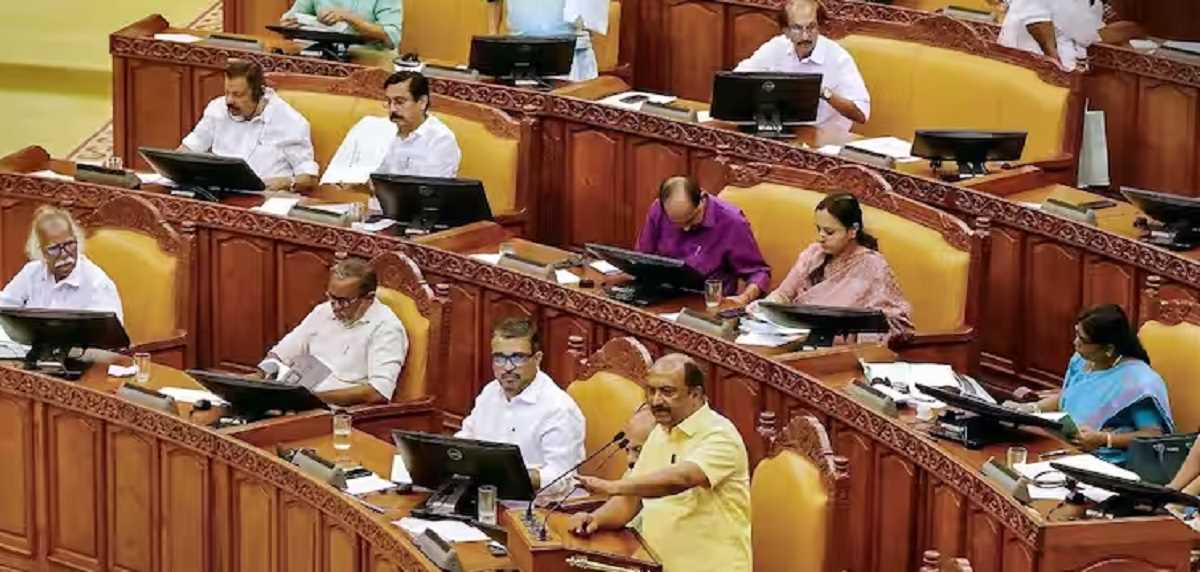 केरल विधानसभा में राज्य का नाम बदलकर केरलम करने का प्रस्ताव फिर पास