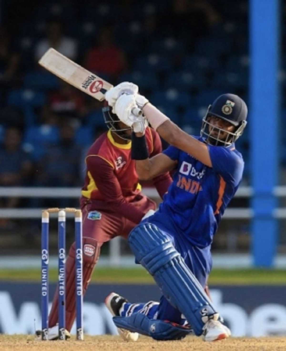 अक्षर पटेल के बल्लेबाजी प्रदर्शन से बहुत खुश हूं : प्रवीण आमरे