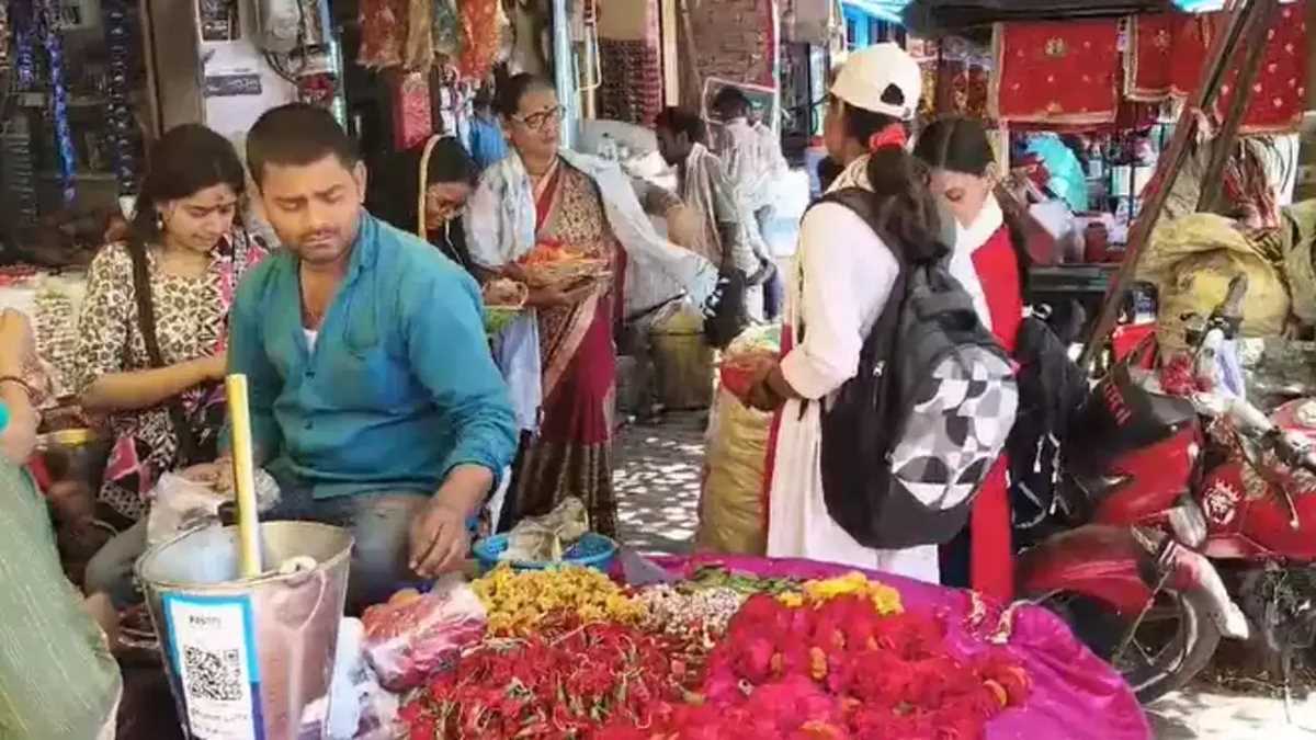 जम्मू-कश्मीर : रामनवमी पर बाजारों की रौनक, पूजन-सामग्रियों की बिक्री बढ़ी जम्मू-कश्मीर : रामनवमी पर बाजारों की रौनक, पूजन-सामग्रियों की बिक्री बढ़ी