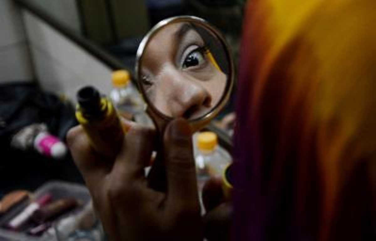 मुंबई में बैन होने के बाद गोवा में चल रहे डांस बार, सरकार से कार्रवाई की मांग मुंबई में बैन होने के बाद गोवा में चल रहे डांस बार, सरकार से कार्रवाई की मांग