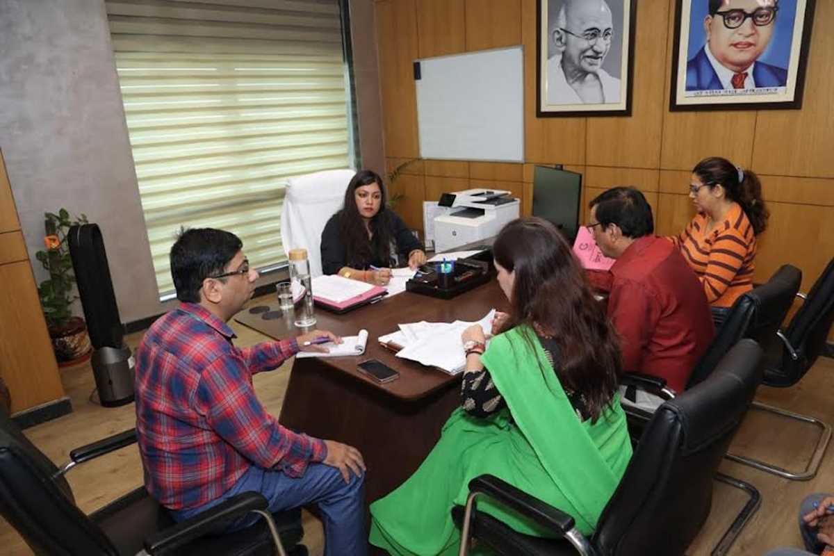 एसीईओ मेधा रूपम ने की उद्योग व लॉ विभाग के कार्यों की समीक्षा एसीईओ मेधा रूपम ने की उद्योग व लॉ विभाग के कार्यों की समीक्षा