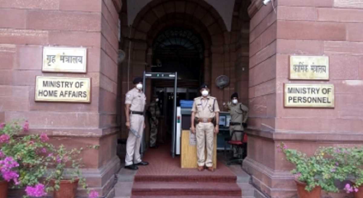 गुजरात चुनाव से पहले केंद्र का बड़ा फैसला, 2 जिलों के अल्पसंख्यकों को मिलेगी राज्य में नागरिकता