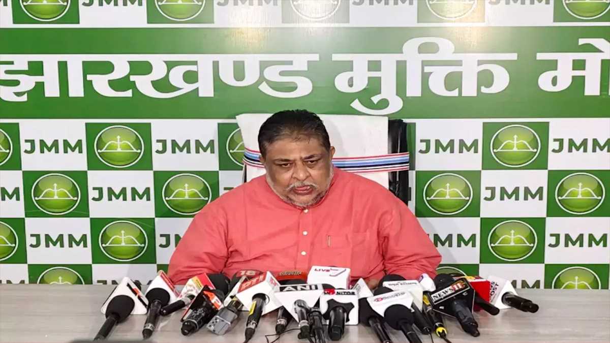 हेमंत और कल्पना सोरेन के हेलीकॉप्टर को केंद्र के इशारे पर उड़ने से रोका जा रहा : झामुमो