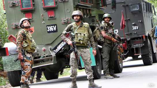 जम्मू-कश्मीर के कुलगाम में सेना और आतंकियों के बीच एनकाउंटर, कुलगाम में 4 आतंकी ढेर, दो जवान शहीद