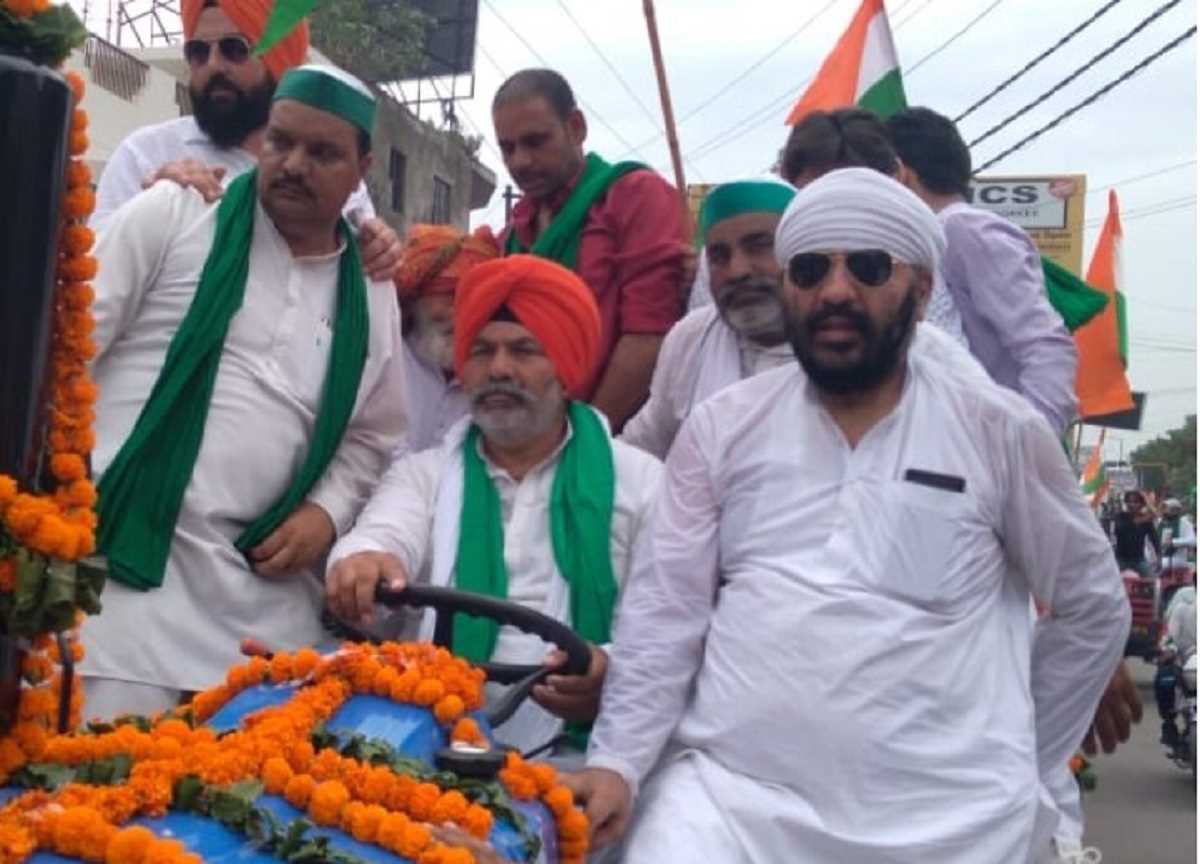 मुजफ्फरनगर में किसान यूनियन की ट्रैक्टर तिरंगा यात्रा, राकेश टिकैत ने की अगुवाई