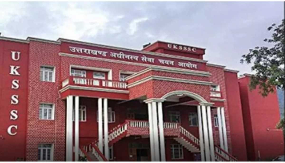 यूकेएसएसएससी ने ये 3 परीक्षाएं की रद्द, निर्णय को लेकर चयनित छात्र हुए लामबंद, कराया मुंडन यूकेएसएसएससी ने ये 3 परीक्षाएं की रद्द, निर्णय को लेकर चयनित छात्र हुए लामबंद, कराया मुंडन