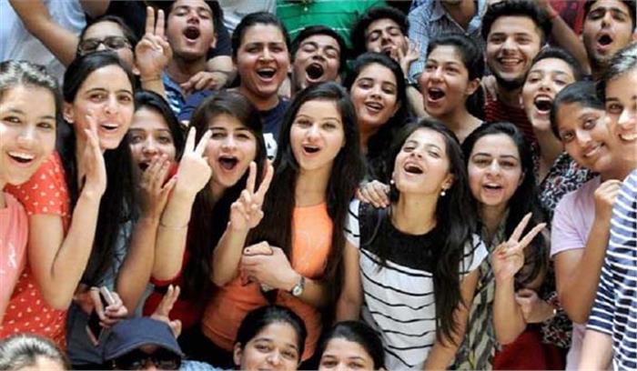 सीबीएसई ने 10वीं परिणाम घोषित, लडकियों का दबदबा कायम