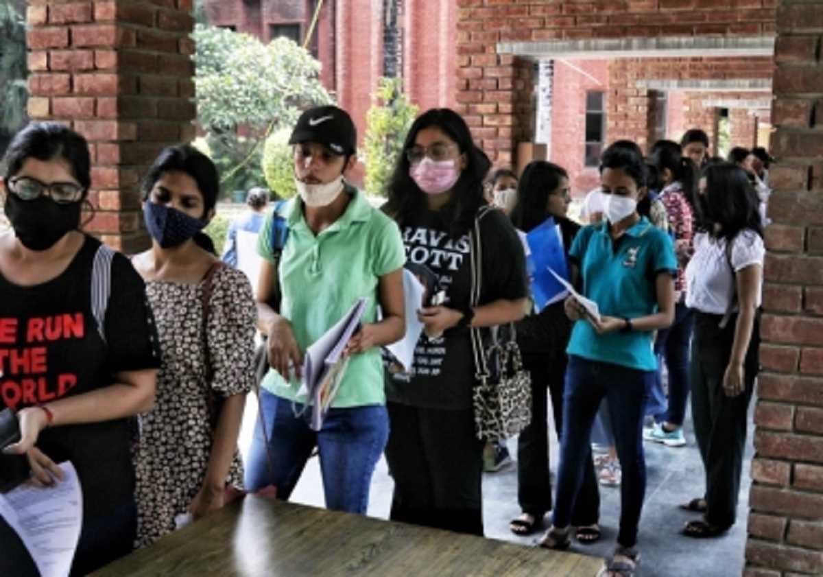 डीयू : 70 हजार अंडर ग्रेजुएशन दाखिले, फीस भुगतान की अंतिम तारीख आज डीयू : 70 हजार अंडर ग्रेजुएशन दाखिले, फीस भुगतान की अंतिम तारीख आज