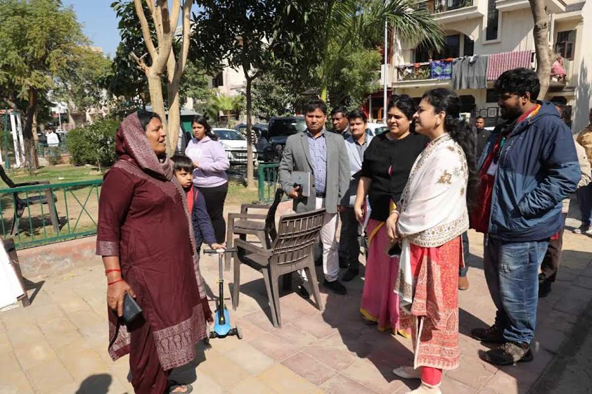 शौचालय में गंदगी व पार्क की बदहाली पर एक-एक लाख की पेनल्टी