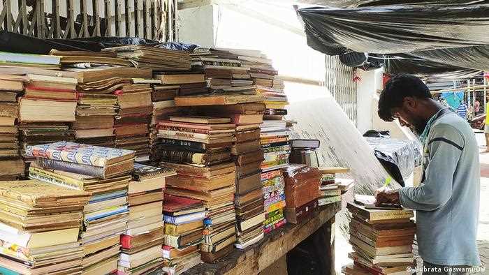 मैं भी कनाडा जा रहा हूं: देश छोड़ना चाहते हैं भारत के बहुत से हताश युवा मैं भी कनाडा जा रहा हूं: देश छोड़ना चाहते हैं भारत के बहुत से हताश युवा