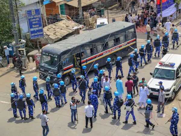 जहांगीरपुरी में अतिक्रमण पर बुलडोजर चलाने के फैसले से भाजपा पर भड़के ओवैसी, केजरीवाल से किया ये सवाल