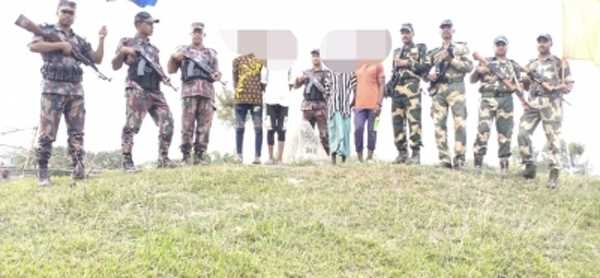 बीएसएफ ने 4 बांग्लादेशी नागरिकों को बीजीबी को सौंपा