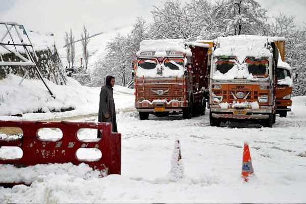 जम्मू-कश्मीर और लद्दाख में भीषण शीतलहर जारी