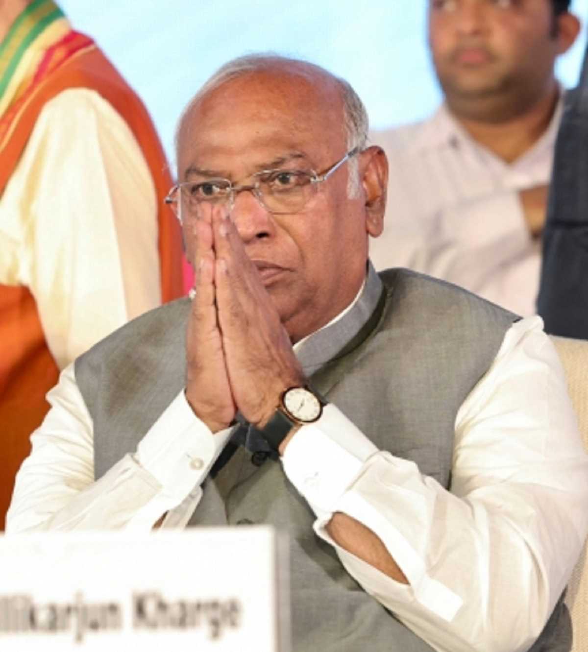 माफी का कोई सवाल ही नहीं : खड़गे ने राहुल का बचाव किया