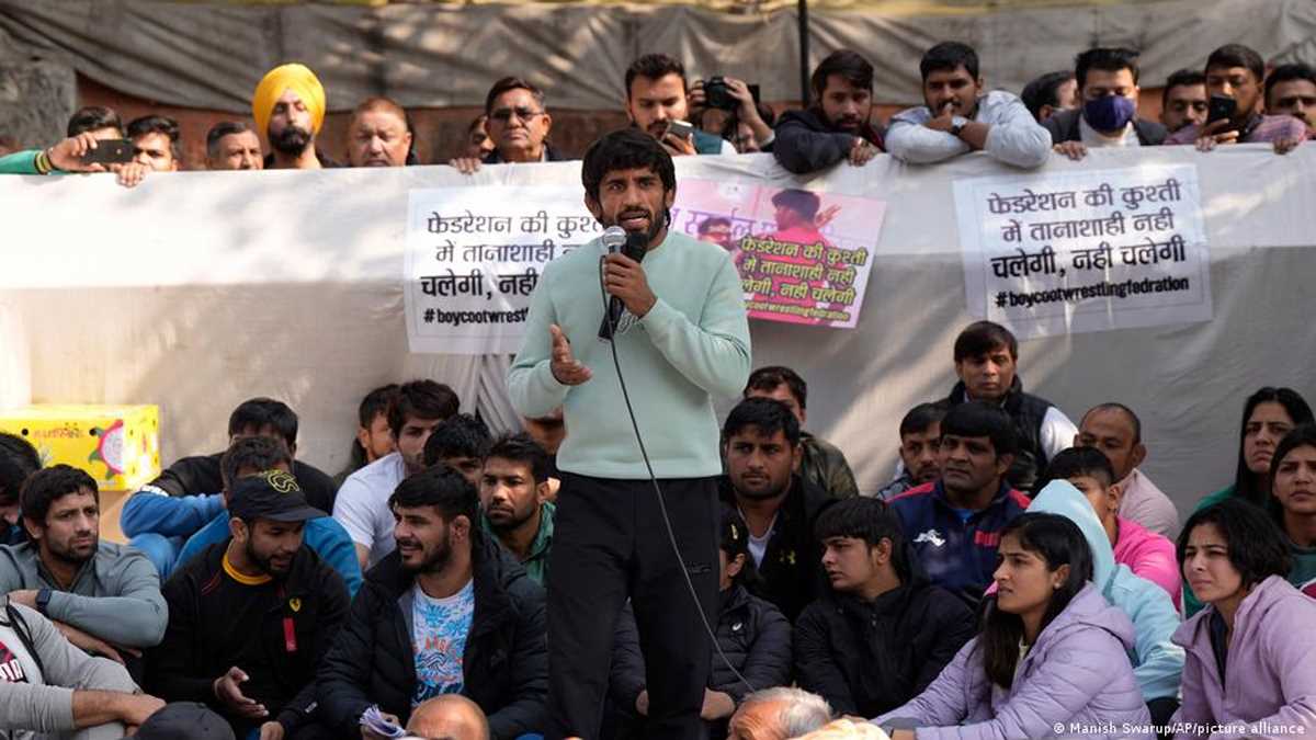 दिल्ली के पहलवान फिर से धरने पर क्यों बैठ गये हैं