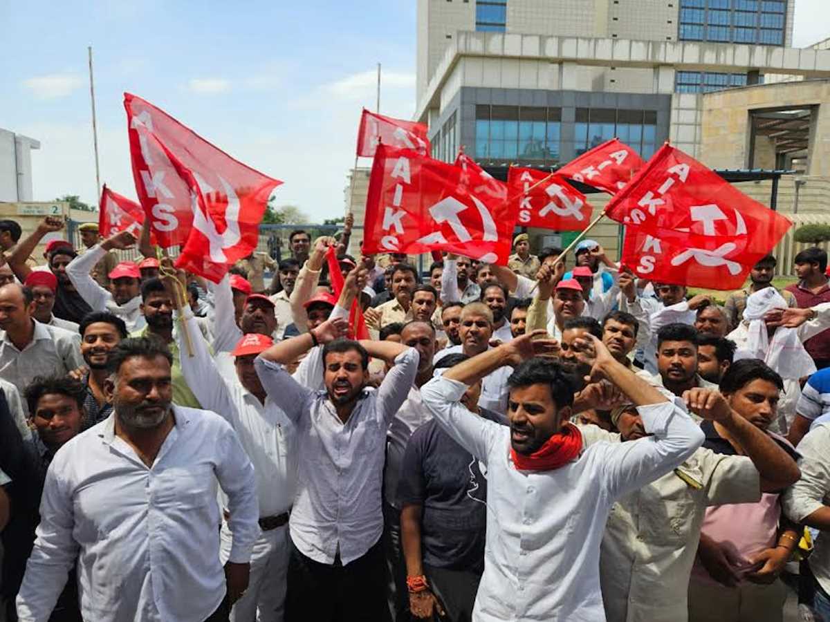 ग्रेनो प्राधिकरण की किसान विरोधी नीतियों के खिलाफ निकाली बाइक रैली