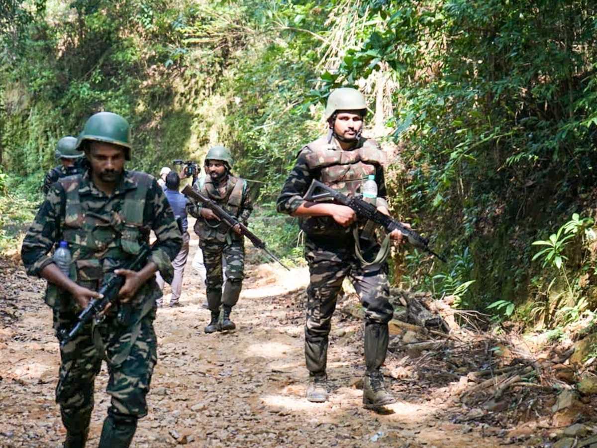 छत्तीसगढ़ के सुकमा में सुरक्षा बलों के साथ मुठभेड़ में 10 नक्सली ढेर