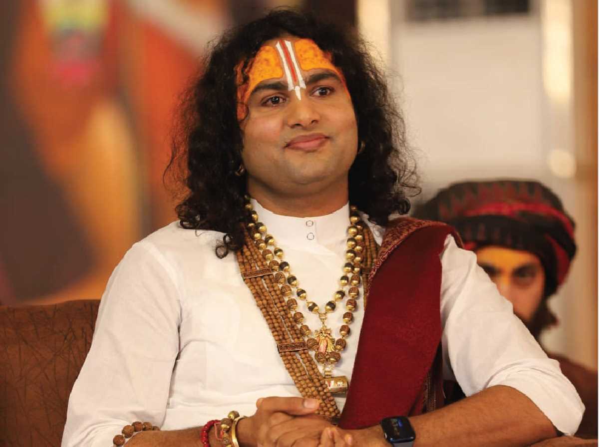 पैसे के लिए गलत चीजों को बढ़ावा दे रहा बॉलीवुड : अनिरुद्ध आचार्य पैसे के लिए गलत चीजों को बढ़ावा दे रहा बॉलीवुड : अनिरुद्ध आचार्य