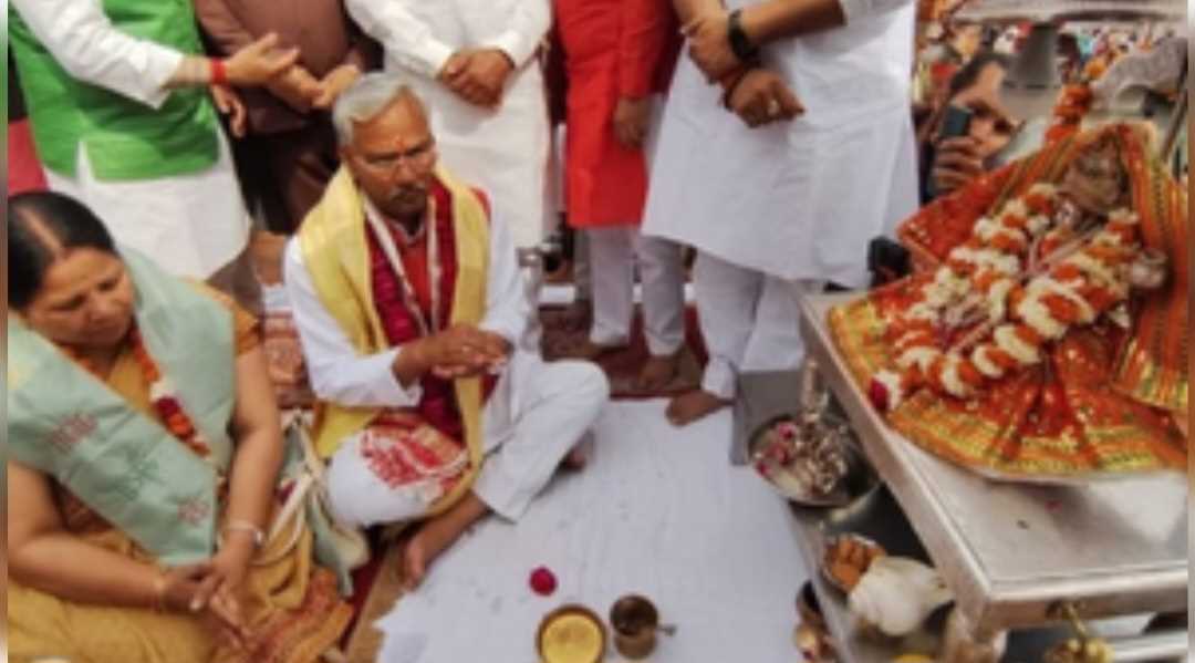 त्रिवेंद्र सिंह रावत ने हरिद्वार में की पूजा अर्चना, मां गंगा का लिया आशीर्वाद