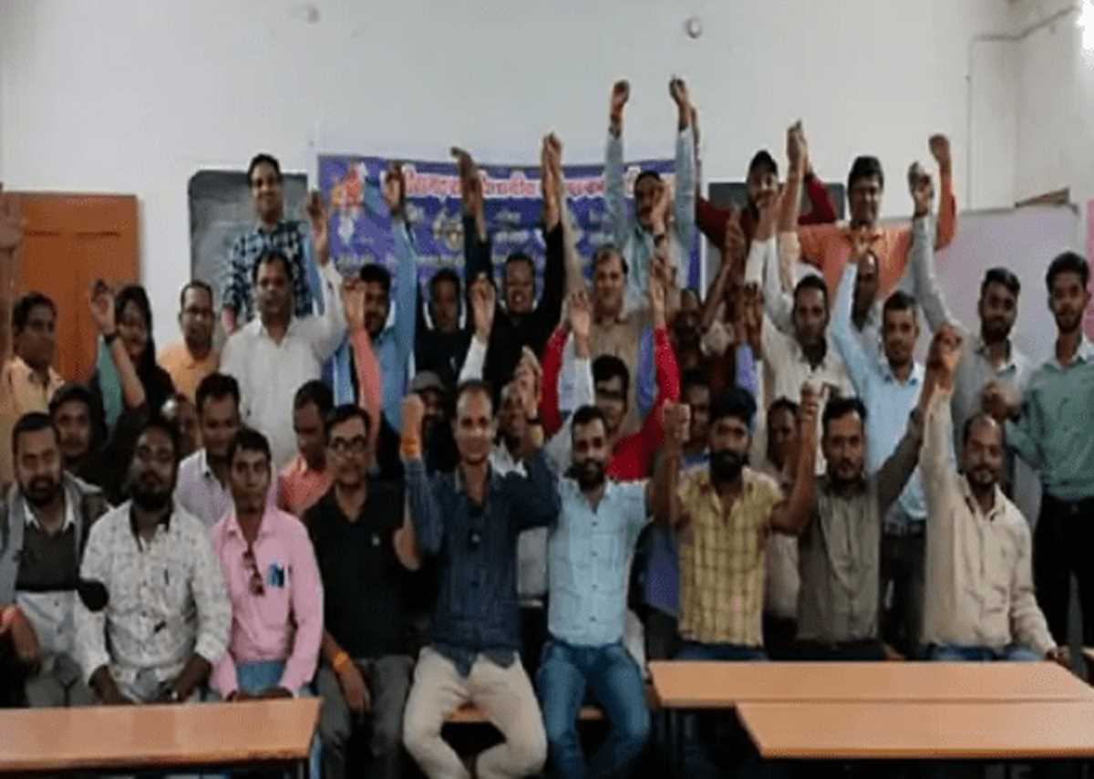 राज्योत्सव में नियमितीकरण का तोहफा चाहते हैं संविदाकर्मी, कर्मचारियों को प्रदेश सरकार से आस