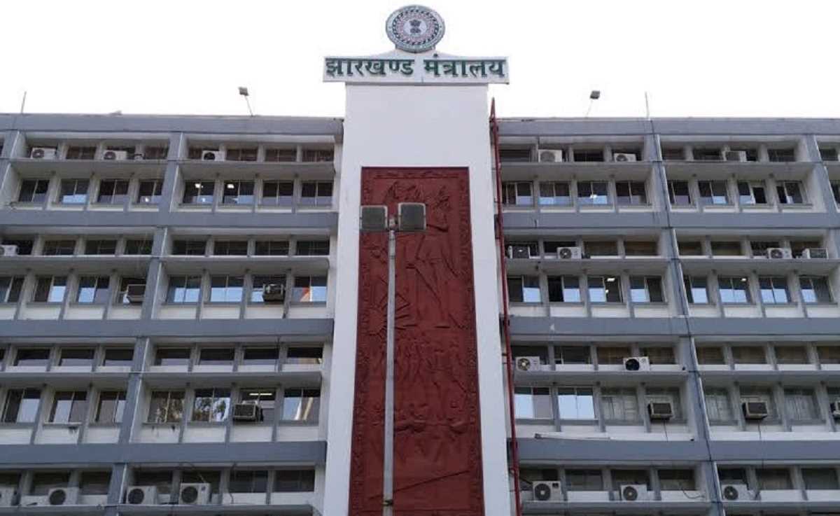 अधिकारियों के तीन दिवसीय सामूहिक अवकाश से ठप पड़े झारखंड के मंत्रालय-सचिवालय अधिकारियों के तीन दिवसीय सामूहिक अवकाश से ठप पड़े झारखंड के मंत्रालय-सचिवालय