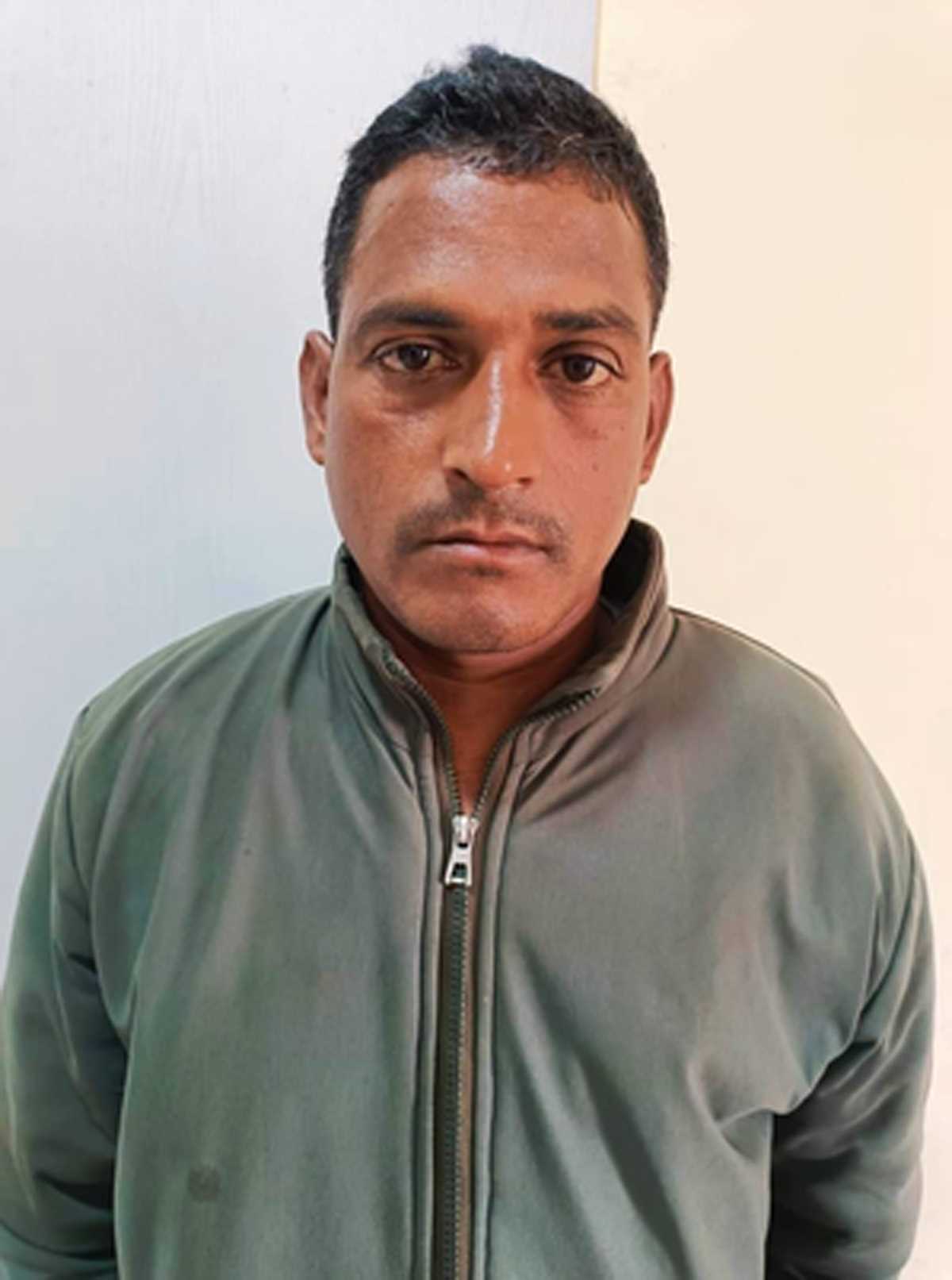 ओडिशा में शिकारी पकड़ा गया, तेंदुए की खाल जब्त