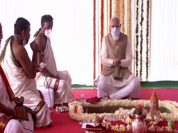 मंत्रोच्चारण के साथ पीएम मोदी ने किया नए संसद भवन का शिलान्यास