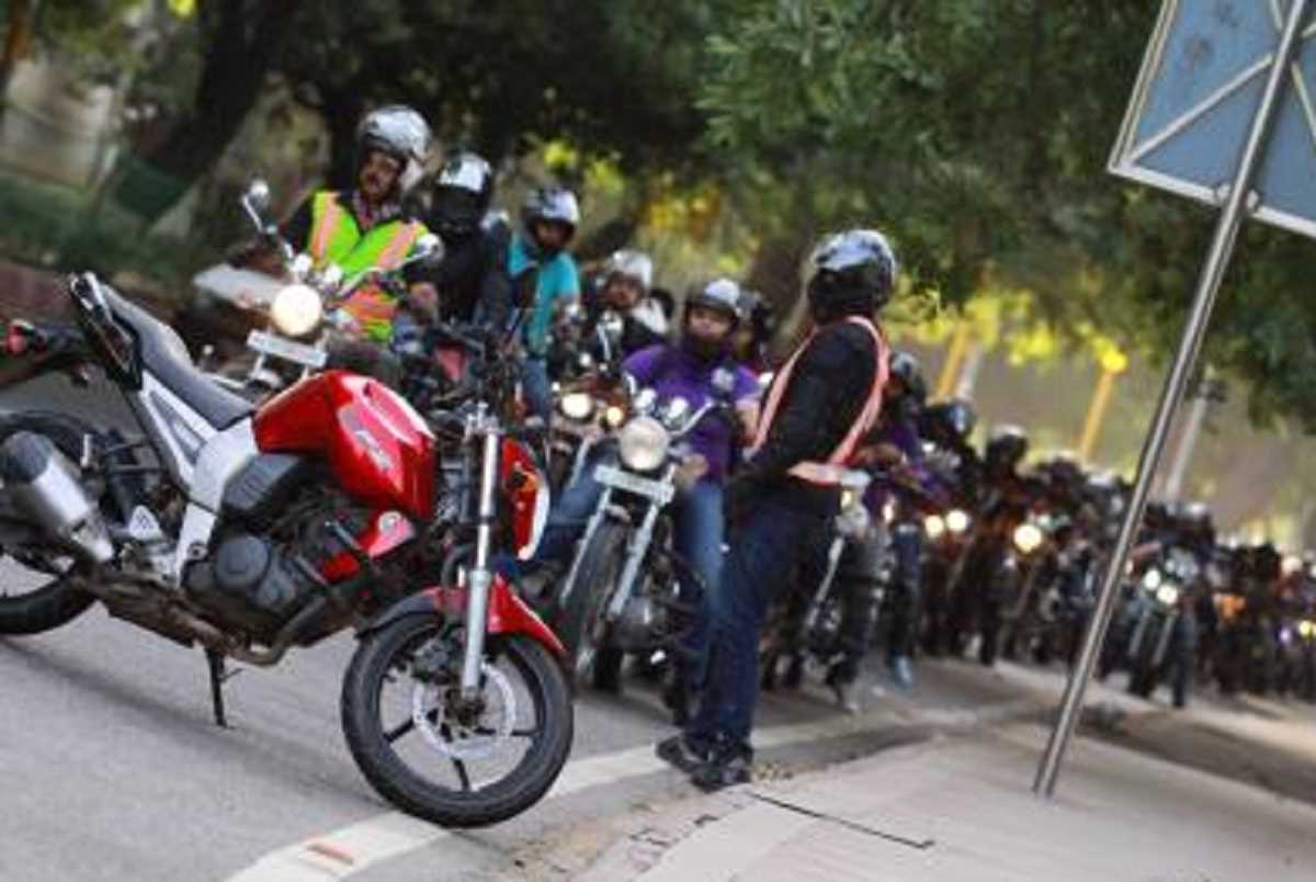 Lucknow: गोमती नगर में स्टंट करते 80 बाइकर्स दबोचे गए, चालान करने के बाद चेतावनी देकर छोड़ा गया