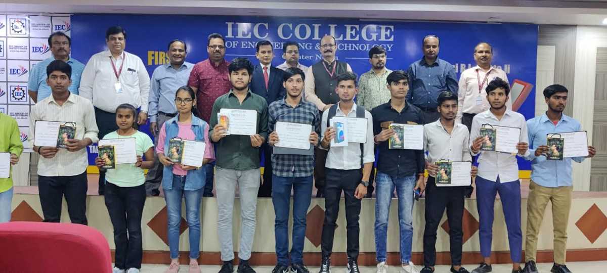 क्वीज प्रतियोगिता में विद्यार्थियों ने बढ़ चढ़ कर हिस्सा लिया