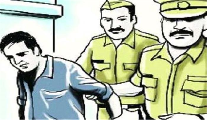 पांच लाख की ठगी करने वाला गिरफ्तार पांच लाख की ठगी करने वाला गिरफ्तार