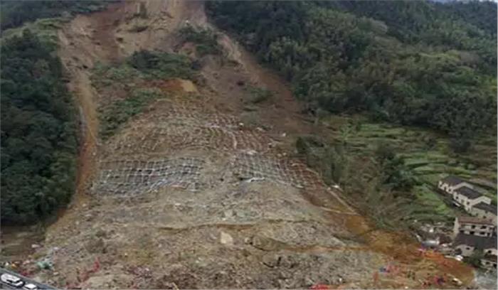 चीन में भूस्खलन से दो लोगों की मौत , 12 लापता