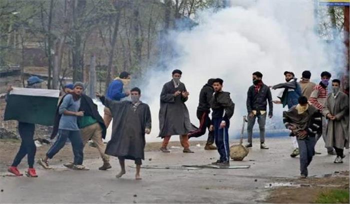 श्रीनगर: लालचौक इलाके में सुरक्षा बलों पर पत्थराव