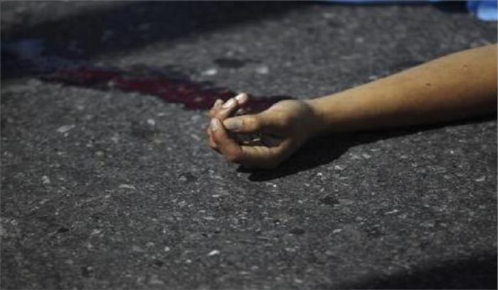 इंदौर में कार-डंपर की टक्कर, 5 लोगों की मौत 