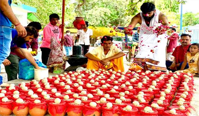 कोरोना संक्रमित अस्थियों का महादेव घाट में विसर्जन