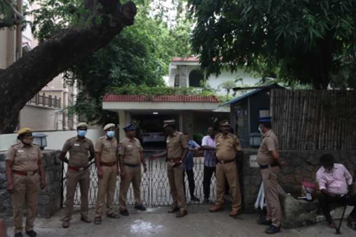 सीबीआई ने मेरी बेटी का लैपटॉप जब्त किया : कार्ति चिदंबरम