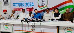 कांग्रेस ने जातीय जनगणना समेत कई मुद्दों पर मोदी सरकार को घेरा, प्रेस कॉन्फ्रेंस में गायब दिखे कमलनाथ कांग्रेस ने जातीय जनगणना समेत कई मुद्दों पर मोदी सरकार को घेरा, प्रेस कॉन्फ्रेंस में गायब दिखे कमलनाथ