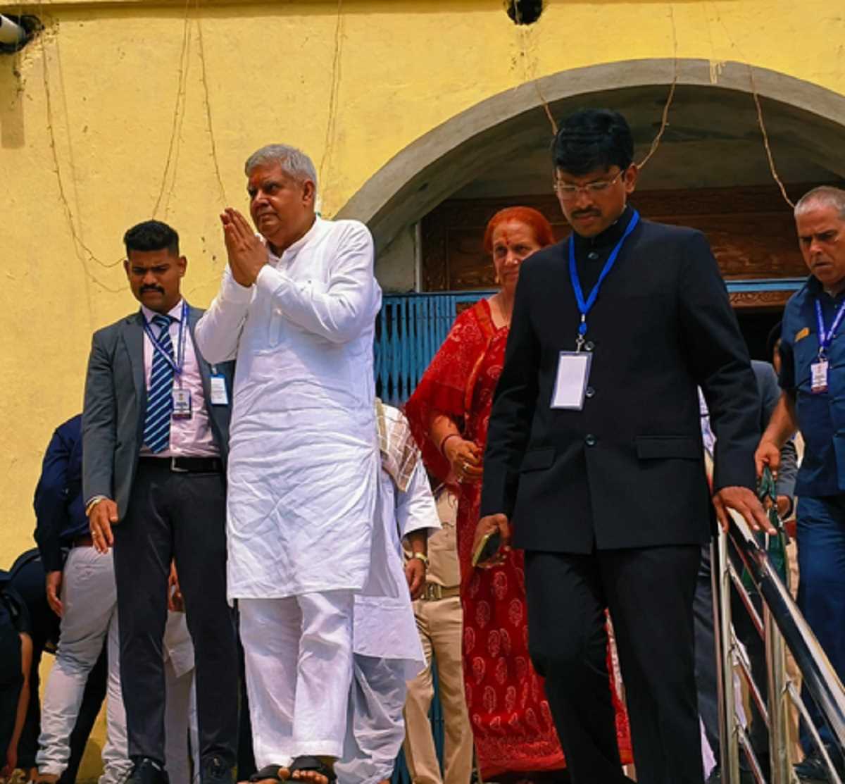 उपराष्ट्रपति पहुंचे गया, विष्णुपद मंदिर में पूजा-अर्चना कर किया पिंडदान, अर्पण