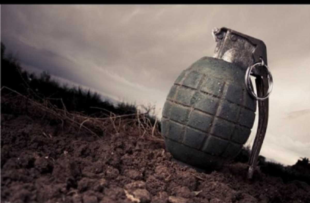 आतंकी संगठनों से संबंध के आरोप में गिरफ्तार दो लोगों के घर से हैंड ग्रेनेड मिले