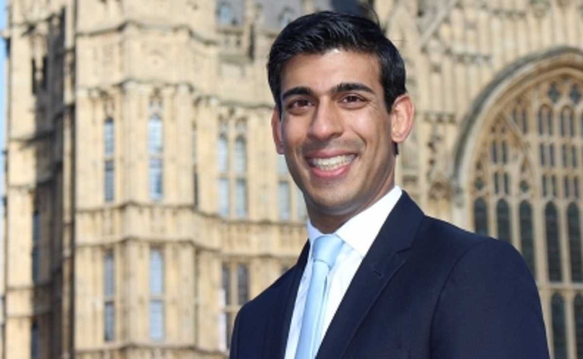 वित्तीय संकट केबीच ब्रिटेन के प्रधानमंत्री के बगीचे में लगाई गई 1.5 मिलियन डॉलर की मूर्ति वित्तीय संकट केबीच ब्रिटेन के प्रधानमंत्री के बगीचे में लगाई गई 1.5 मिलियन डॉलर की मूर्ति