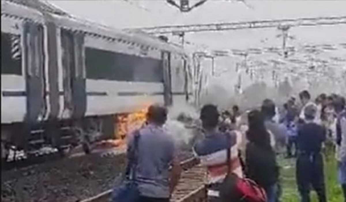 नई दिल्ली जा रही वंदेभारत के एक कोच के बैटरी बॉक्स में आग सभी यात्री सुरक्षित