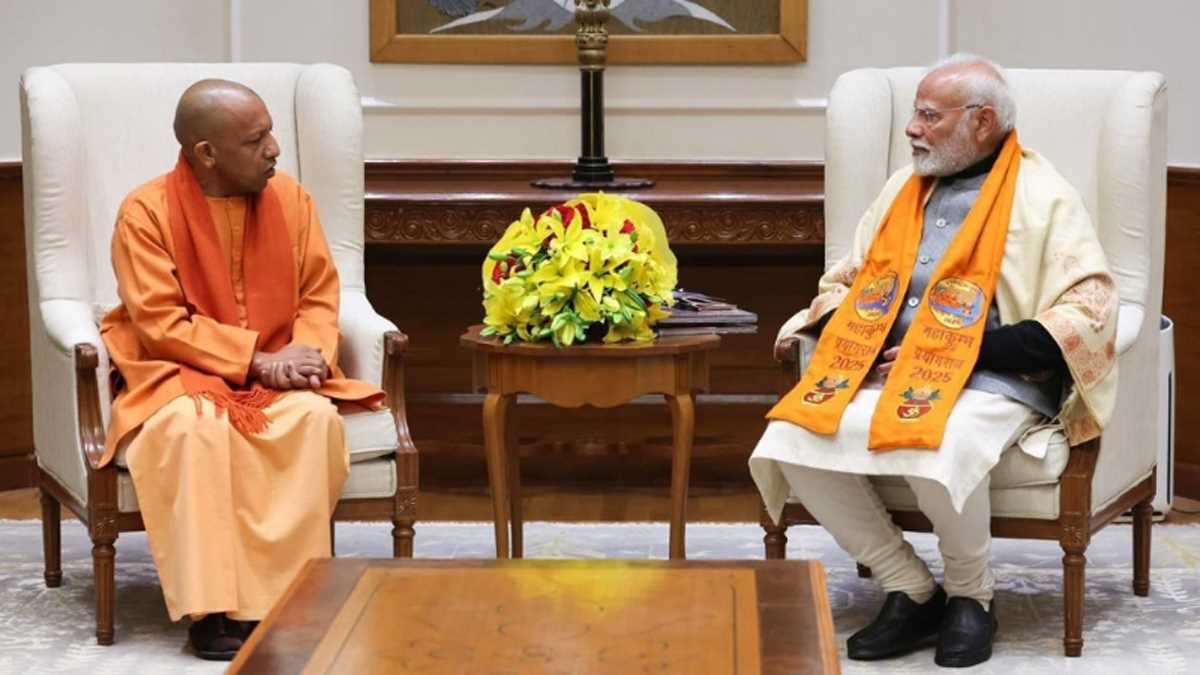 सीएम योगी ने पीएम मोदी से की मुलाकात, महाकुंभ मेले का दिया निमंत्रण