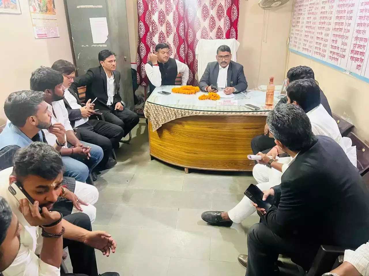 यूपी कॉलेज विवाद : 11 बिंदुओं पर पंद्रह दिनों के अंदर छात्रों ने मांगे जवाब यूपी कॉलेज विवाद : 11 बिंदुओं पर पंद्रह दिनों के अंदर छात्रों ने मांगे जवाब