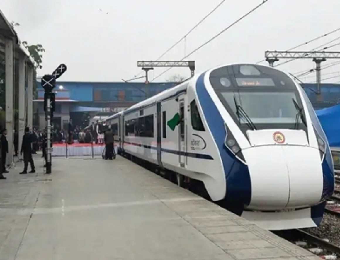 रेलवे का दावा - और भी बेहतर होगा वंदे भारत का अगला संस्करण रेलवे का दावा - और भी बेहतर होगा वंदे भारत का अगला संस्करण