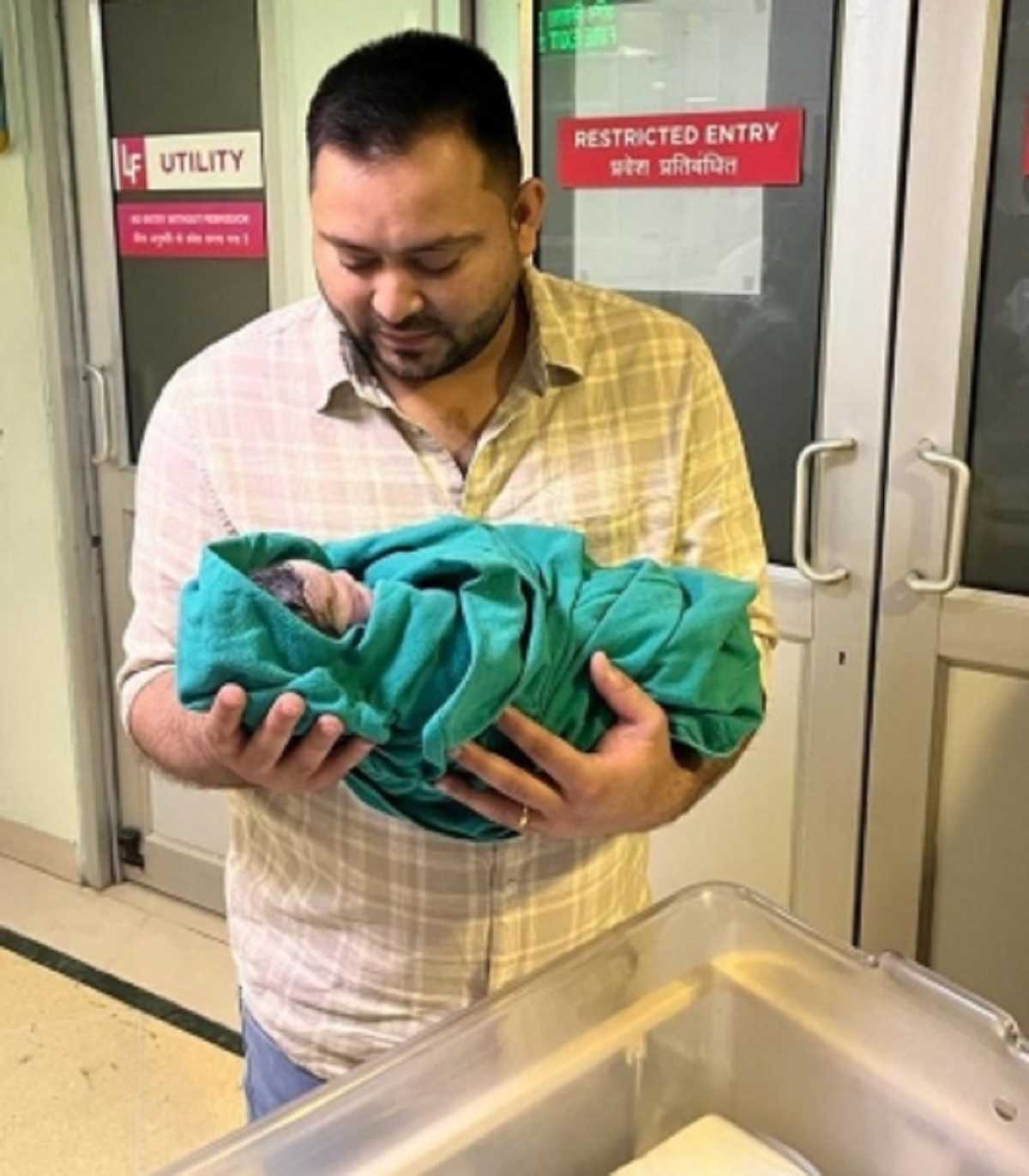 बिहार के उप मुख्यमंत्री तेजस्वी यादव बने पिता