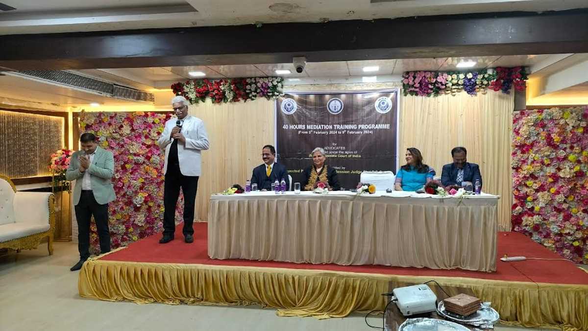 मध्यस्थता से प्रकरण निराकरण के लिए अधिवक्ताओं को दिया गया प्रशिक्षण