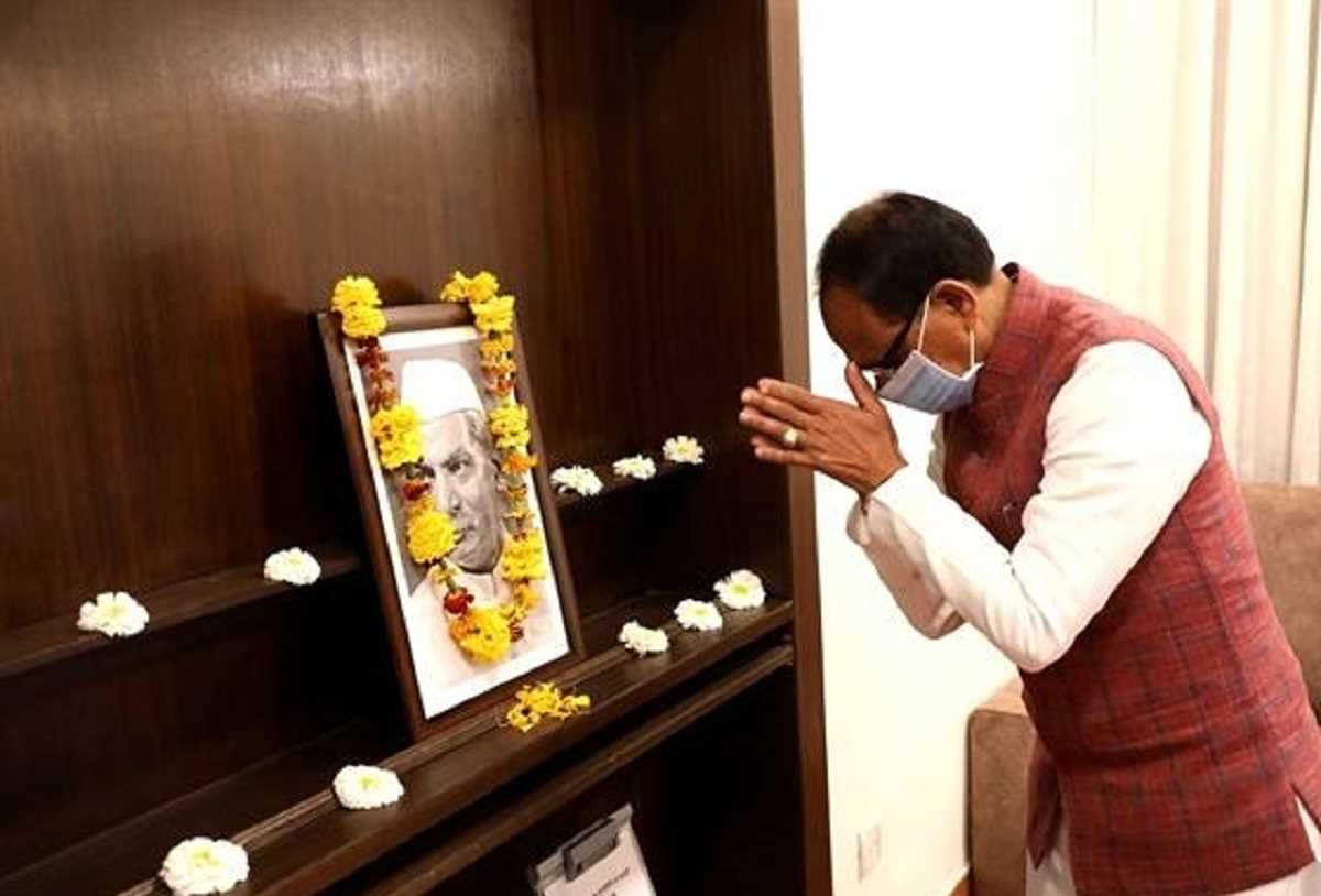 शिवराज ने राजेंद्र प्रसाद की जयंती पर नमन किया शिवराज ने राजेंद्र प्रसाद की जयंती पर नमन किया