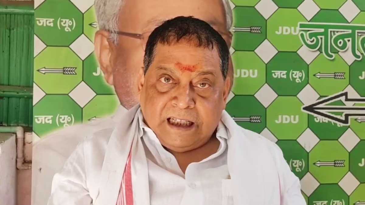 नीतीश कुमार अपनी इच्छा से इन और आउट करते हैं : नीरज कुमार